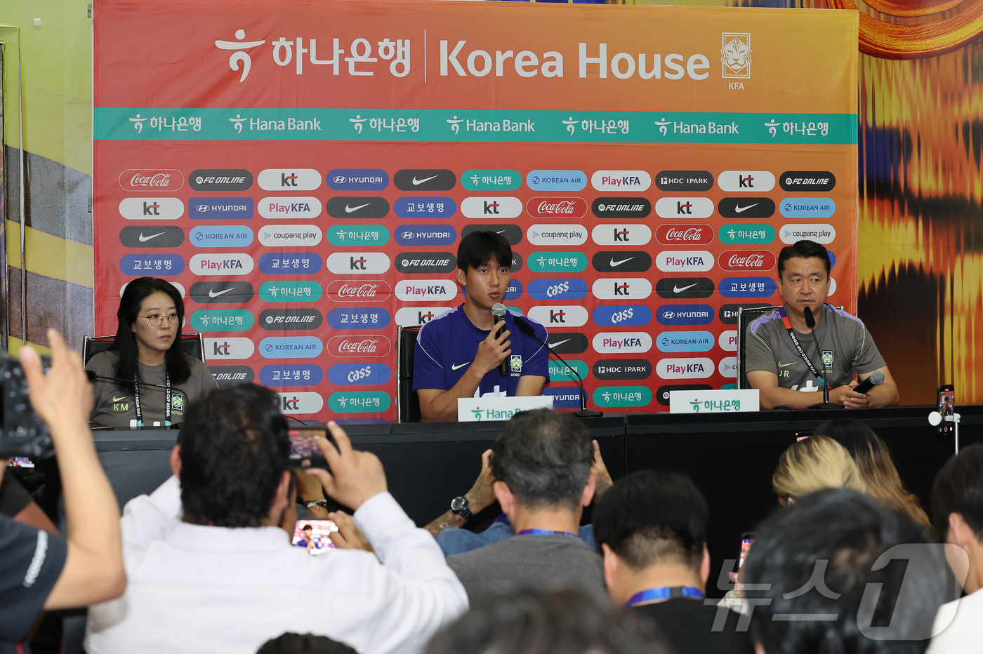 (몬테레이(멕시코)=뉴스1) 임세영 기자 = 대한민국 축구대표팀 이한범이 22일(현지시간) 멕시코 누에보 레온주 몬테레이 에스타디오 우니베르시타리오에서 훈련에 앞서 열린 인터뷰에서 …