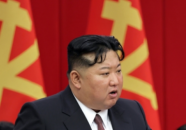 김정은 "핵무력 강화가 유일한 길…핵보유국 지위 철저히 행사"