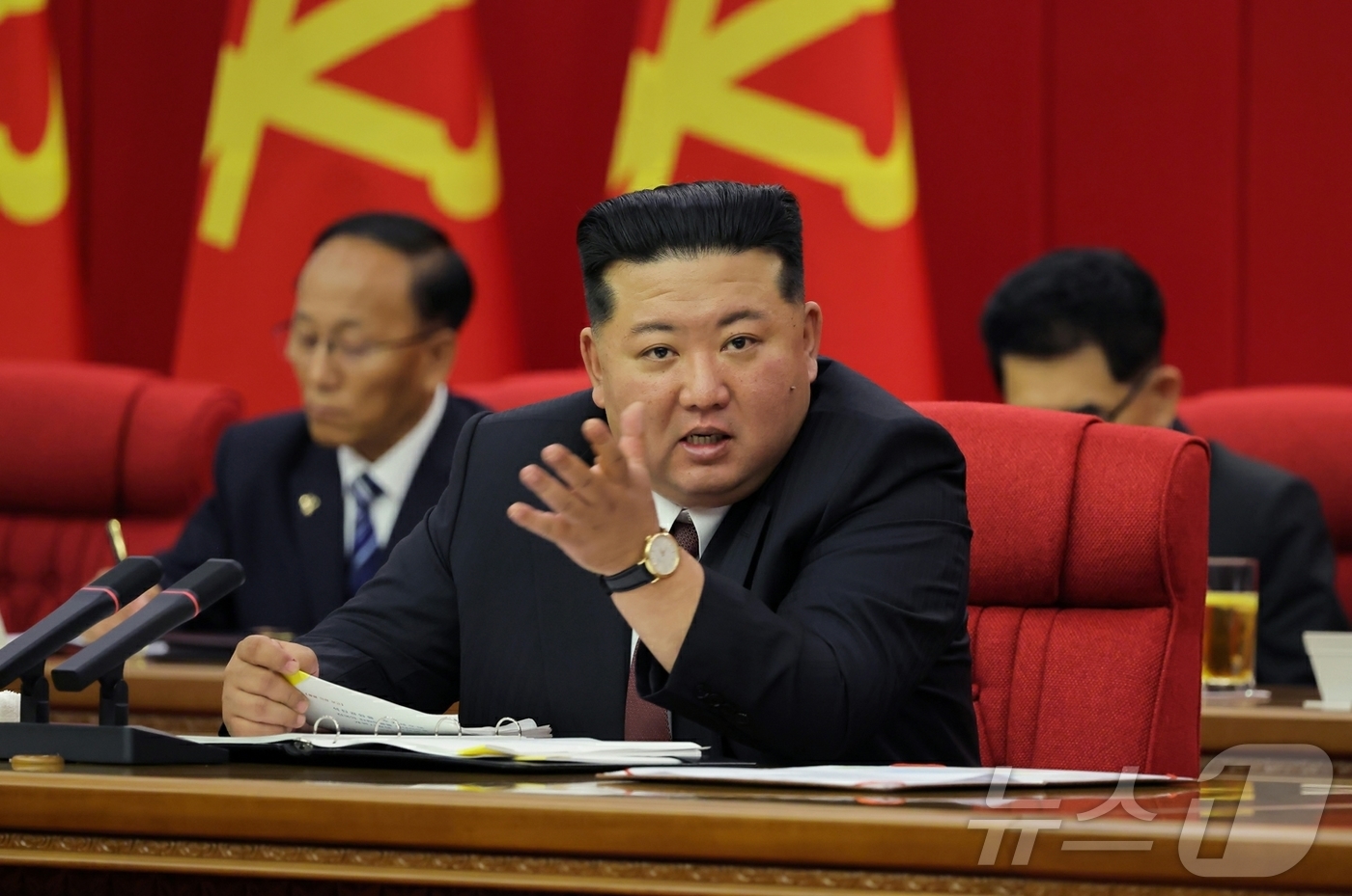 (평양 노동신문=뉴스1) = 김정은 북한 노동당 총비서가 지난 20일부터 22일까지 열린 노동당 중앙위원회 제9기 제2차 전원회의 확대회의에서 "핵무력을 끊임없이 확대·강화하고 핵 …