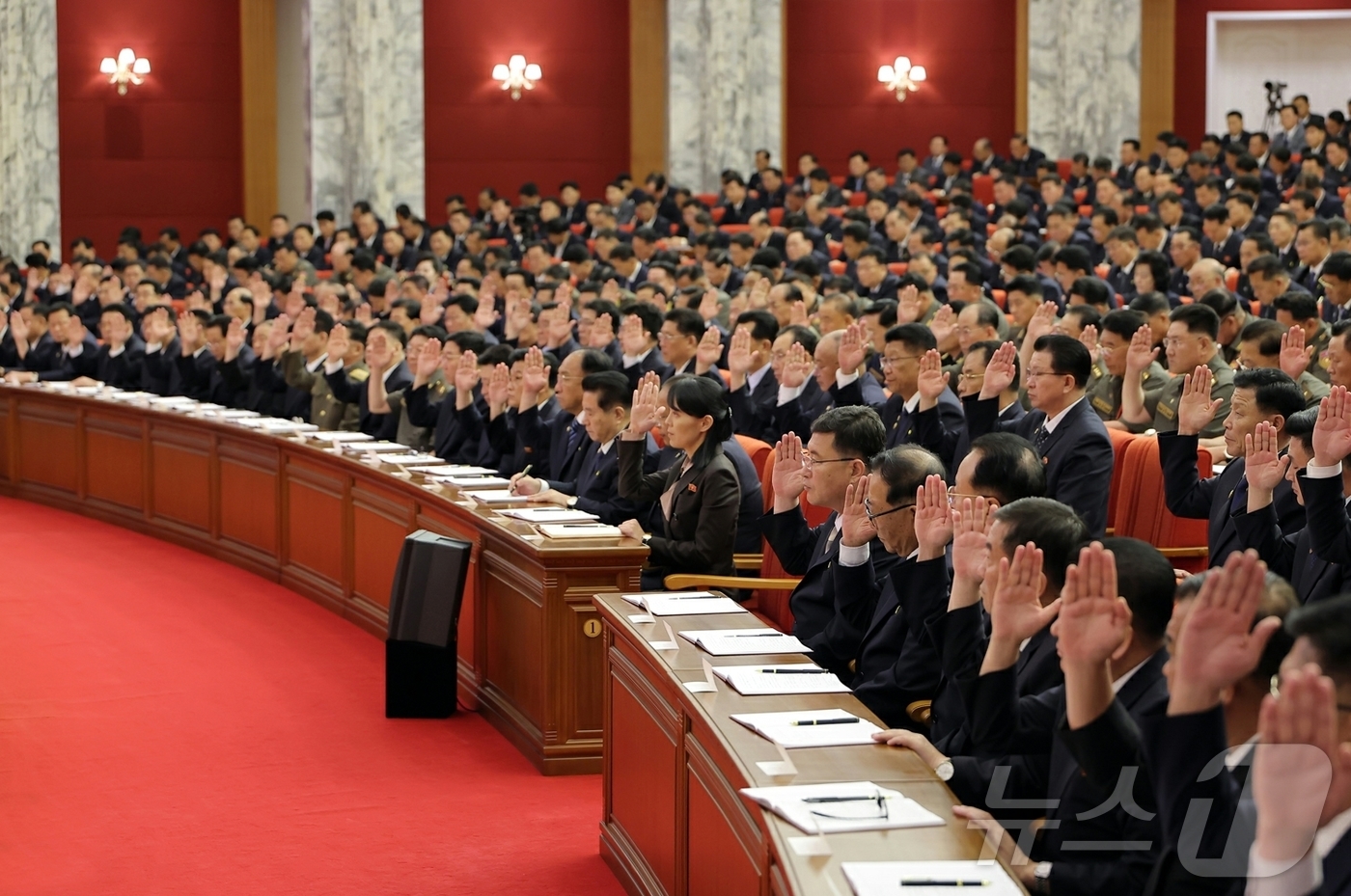 (평양 노동신문=뉴스1) = 김정은 북한 노동당 총비서가 지난 20일부터 22일까지 열린 노동당 중앙위원회 제9기 제2차 전원회의 확대회의에서 "핵무력을 끊임없이 확대·강화하고 핵 …