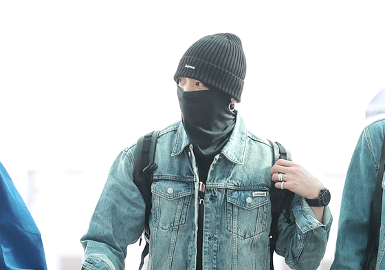 정국, 힙한 출국 패션