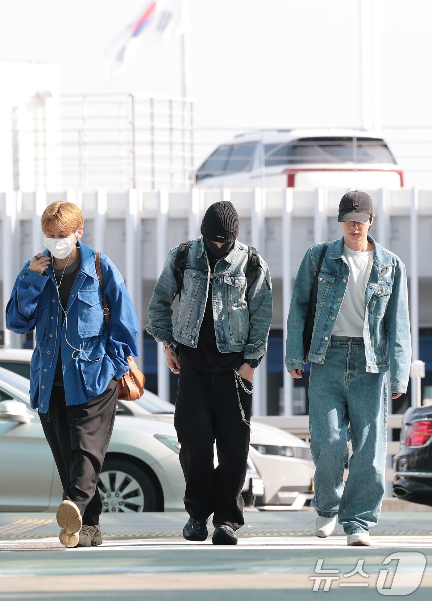뷔·정국·진, 걸으면서 꿀잠