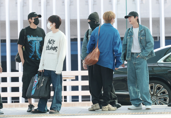 방탄소년단, 출국하는 국가대표 그룹