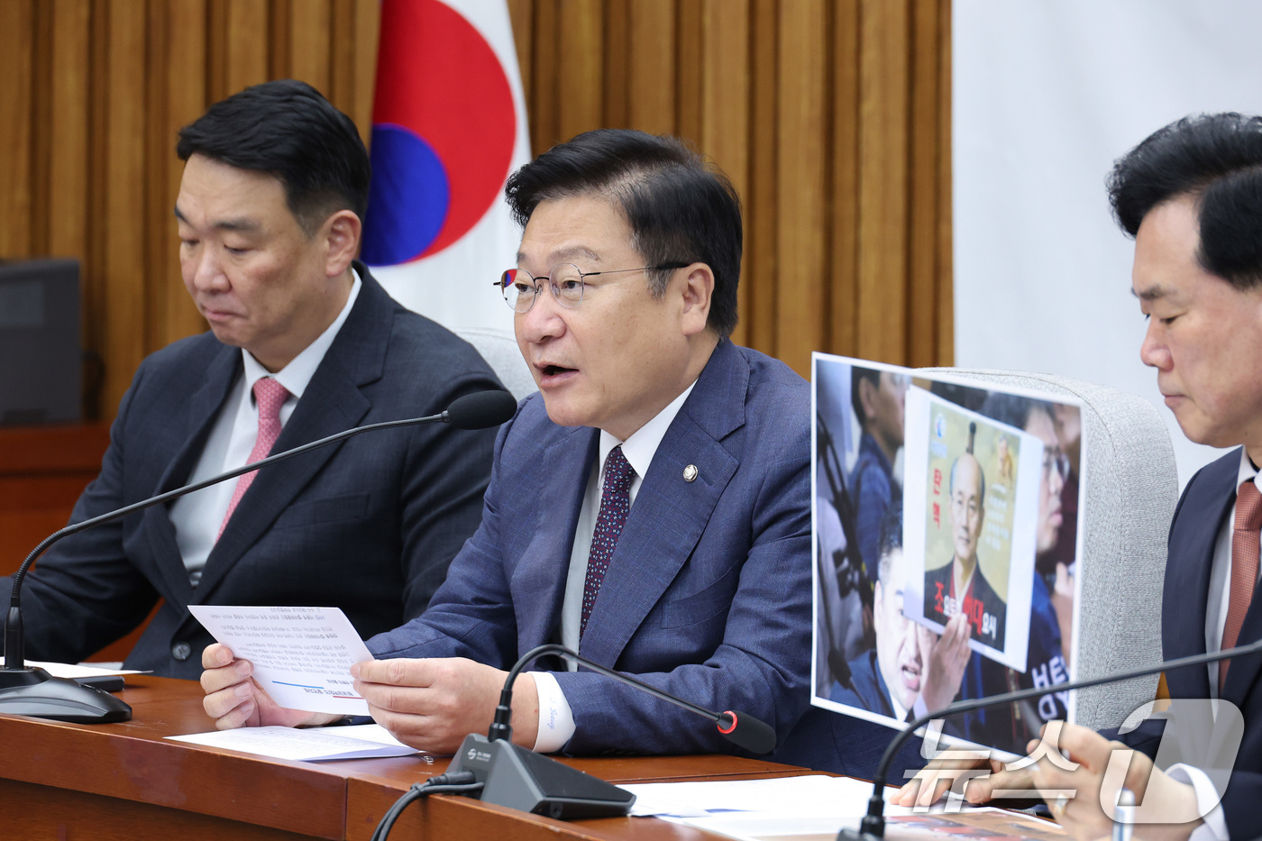 (서울=뉴스1) 신웅수 기자 = 정점식 국민의힘 원내대표가 23일 서울 여의도 국회에서 열린 원내대책회의에서 발언하고 있다. 2026.6.23/뉴스1
