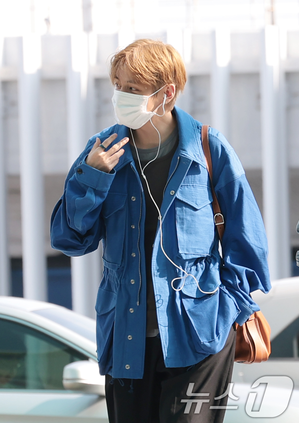 (인천공항=뉴스1) 권현진 기자 = 그룹 방탄소년단(BTS) 뷔가 23일 오전 해외일정 위해 인천국제공항을 통해 마드리드로 출국하고 있다. 2026.6.23/뉴스1