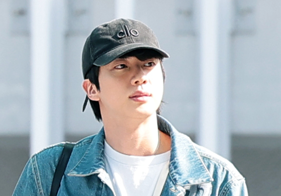 진, 출국하는 월드와이드핸섬