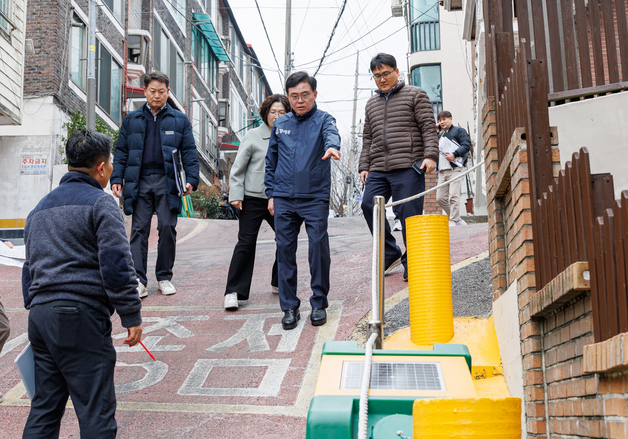 강서구, 교남학교 인근 계단 신설·열선 공사 완료