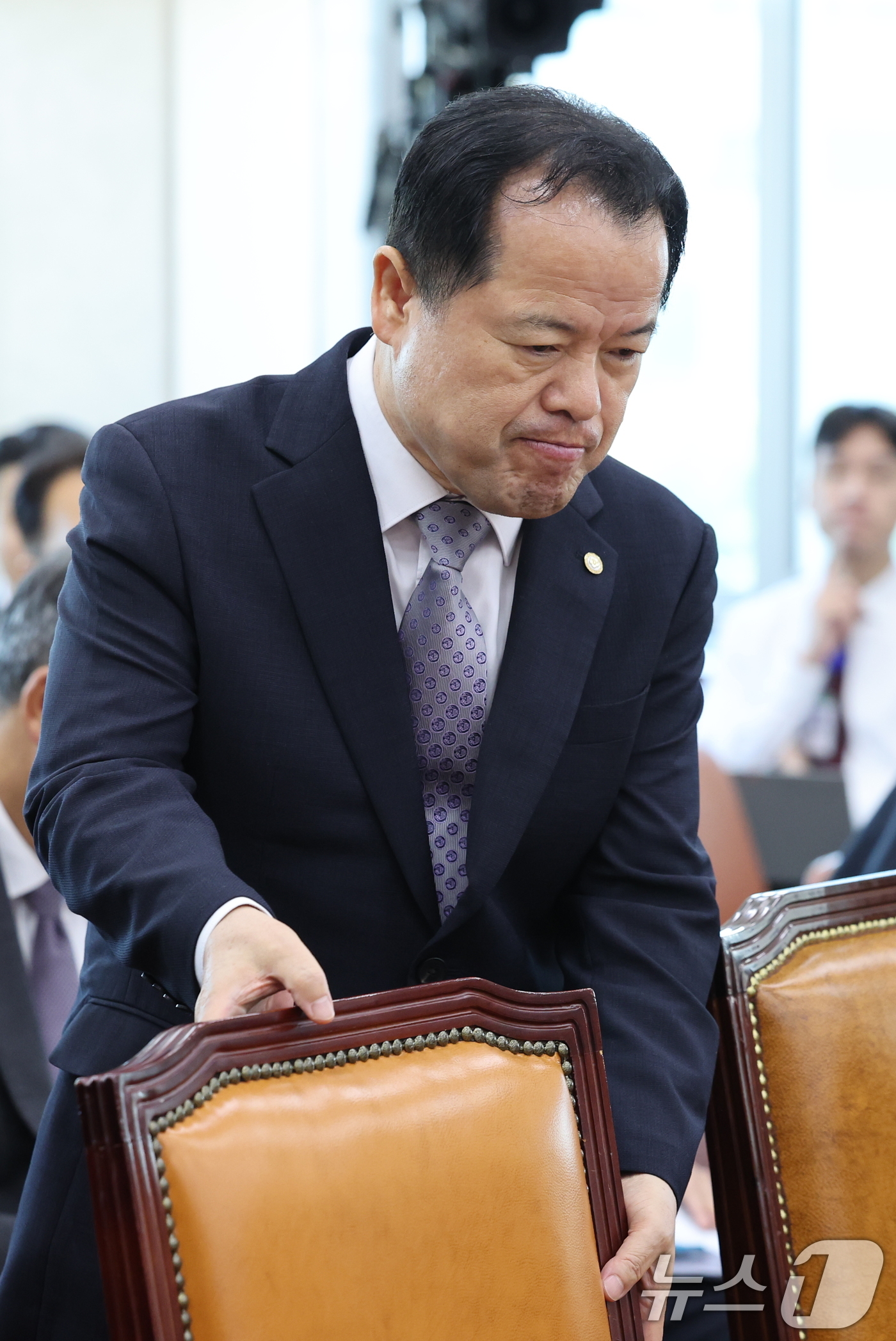 (서울=뉴스1) 신웅수 기자 = 위철환 선관위원장 직무대행이 23일 오전 서울 여의도 국회에서 열린 제9회전국동시지방선거투표용지부족 사태 등 국민참정권침해진상규명 및 선거관리개혁을 …