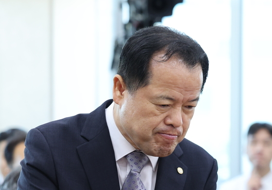 선관위 국조특위 참석하는 위철환 직무대행