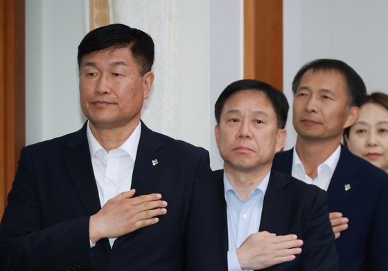 국민의례하는 국가안보실 차장들
