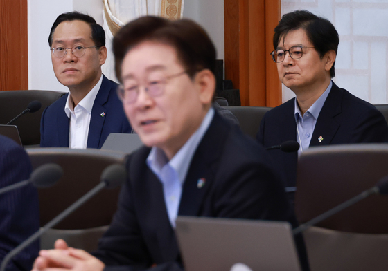 국무회의 참석한 한찬식·성기홍 수석