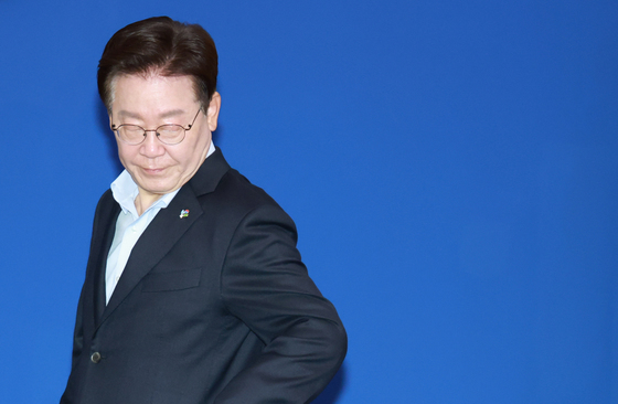 국무회의 참석하는 이재명 대통령