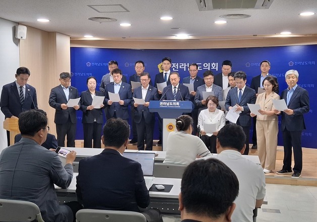 김원이 "허울 좋은 주소지 순천에…핵심은 다 광주로" 공개 비판