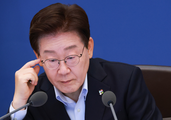 李대통령 "초과세수 예상되니 유류세 더 과감히 지원"