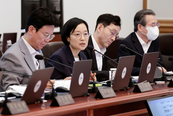 국무회의 발언하는 한성숙 장관