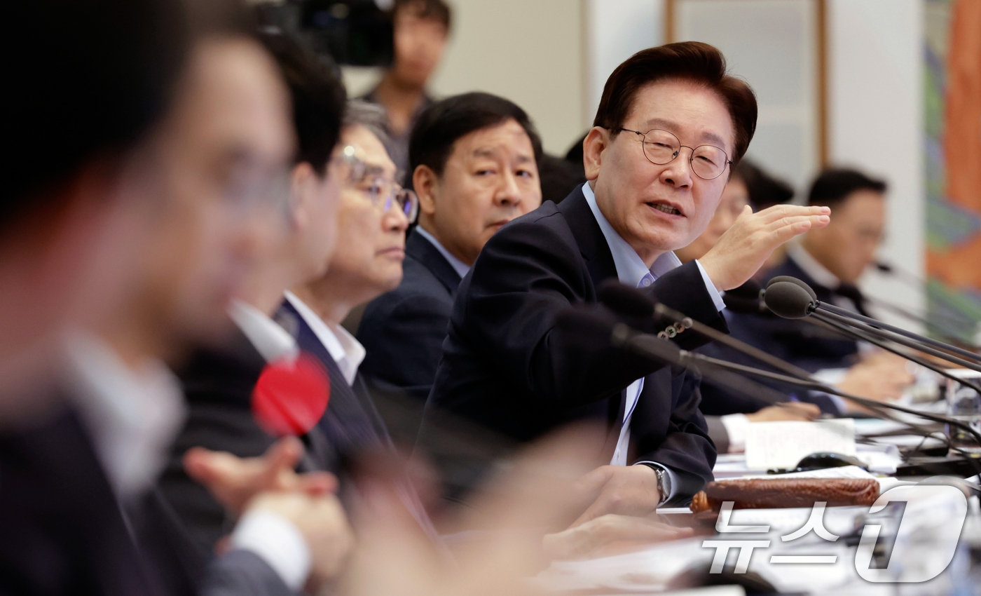 (서울=뉴스1) 허경 기자 = 이재명 대통령이 23일 청와대에서 열린 국무회의 겸 비상경제점검회의에서 발언하고 있다. (청와대통신사진기자단) 2026.6.23/뉴스1