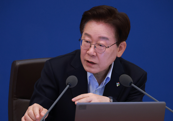 청년미래적금 첫날 19.6만명 신청…李 "추가 예산 편성해서라도 다 받자"