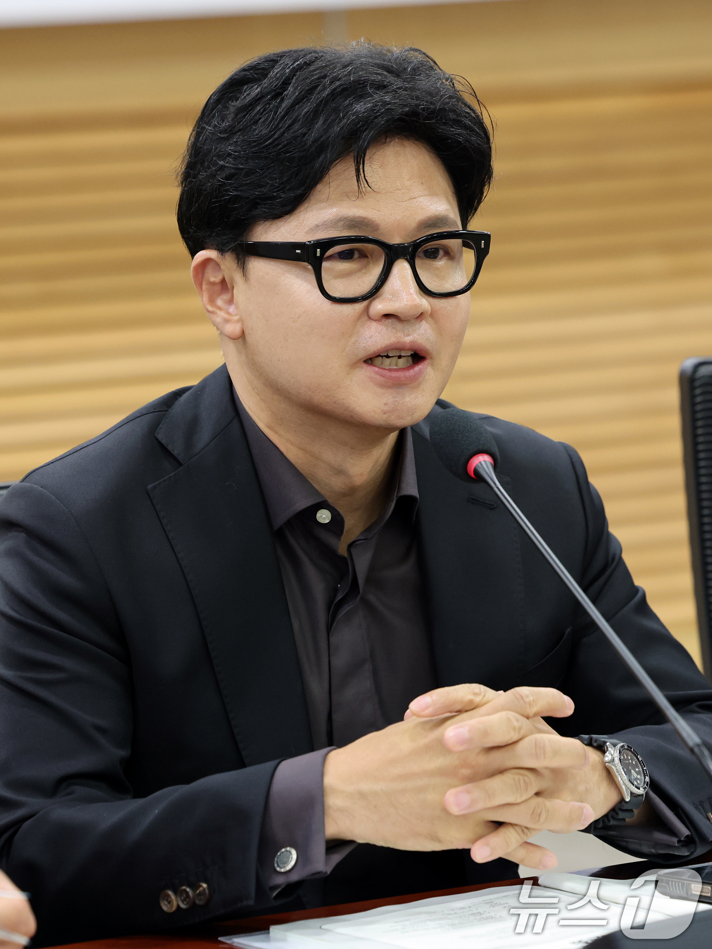 (서울=뉴스1) 황기선 기자 = 한동훈 무소속 의원이 23일 오전 서울 여의도 국회 의원회관에서 열린 '참정권 피해사태와 선거제도 개혁 국회 토론회'에서 격려사를 하고 있다. 20 …