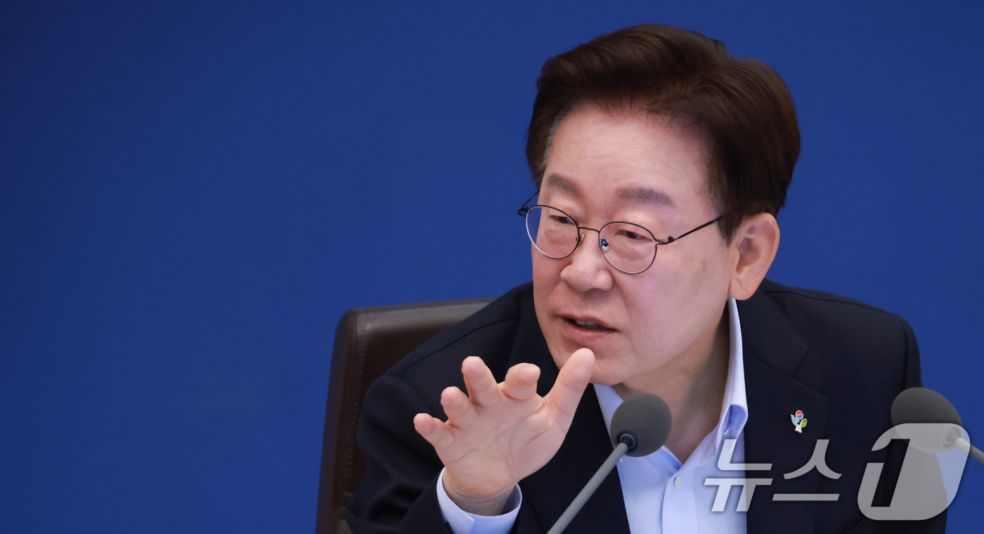 (서울=뉴스1) 허경 기자 = 이재명 대통령이 23일 청와대에서 열린 국무회의 겸 비상경제점검회의에서 발언하고 있다. (청와대통신사진기자단) 2026.6.23/뉴스1