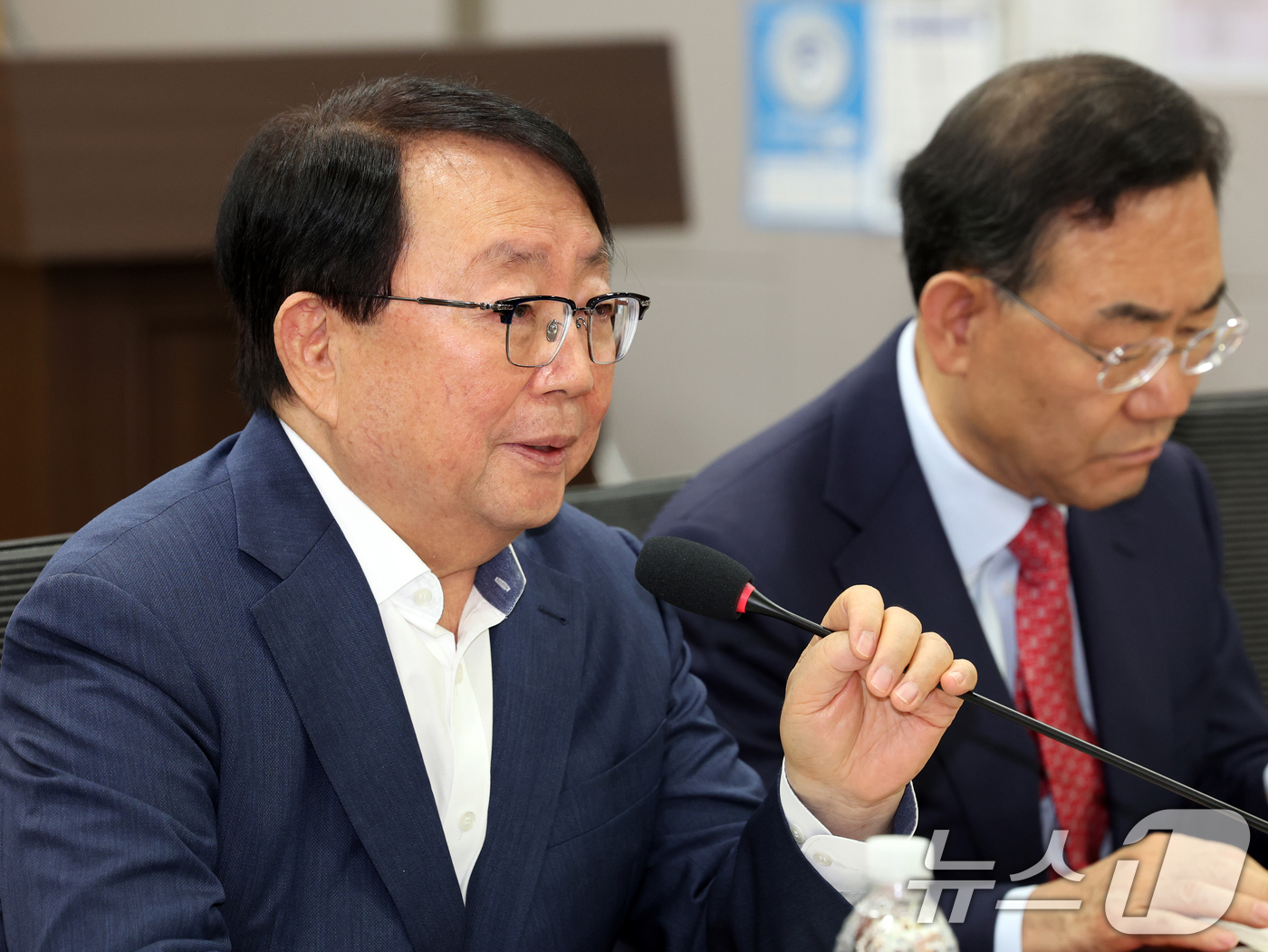 (서울=뉴스1) 황기선 기자 = 이갑산 범시민사회단체연합 회장이 23일 서울 여의도 국회 의원회관에서 열린 '참정권 피해사태와 선거제도 개혁 국회 토론회'에서 인사말을 하고 있다. …