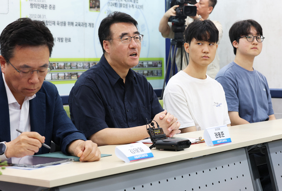 서울과고 사제, 블랙홀 난제 풀었다