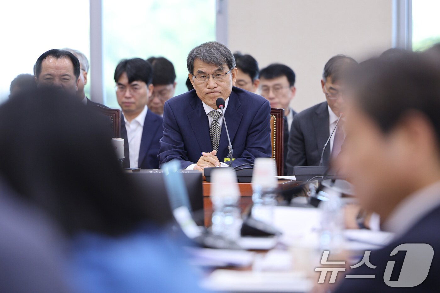 본문 이미지 - 노태악 전 중앙선거관리위원장이 23일 서울 여의도 국회에서 열린 제9회전국동시지방선거투표용지부족 사태 등 국민참정권침해진상규명 및 선거관리개혁을 위한 국정조사 특별위원회에서 의원 질의에 답변하고 있다. 2026.6.23 ⓒ 뉴스1 신웅수 기자
