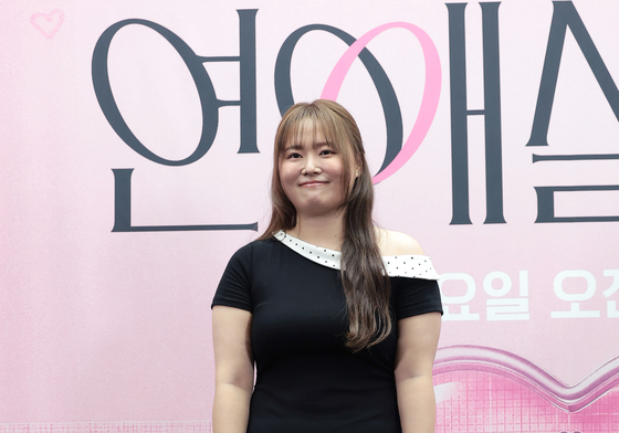 찰스엔터, 빛나는 미소