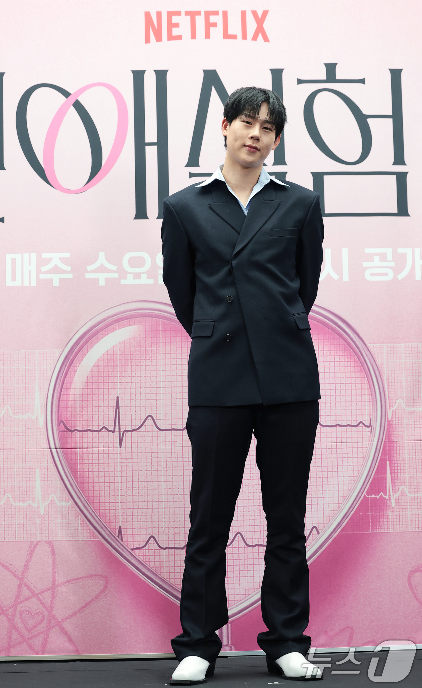 (서울=뉴스1) 권현진 기자 = 몬스타엑스 주헌이 23일 서울 마포구 스탠포드호텔에서 열린 넷플릭스 일일 예능 ‘연애실험실’(연출 이진주, 강유민) 제작발표회에 참석해 포즈를 취하 …