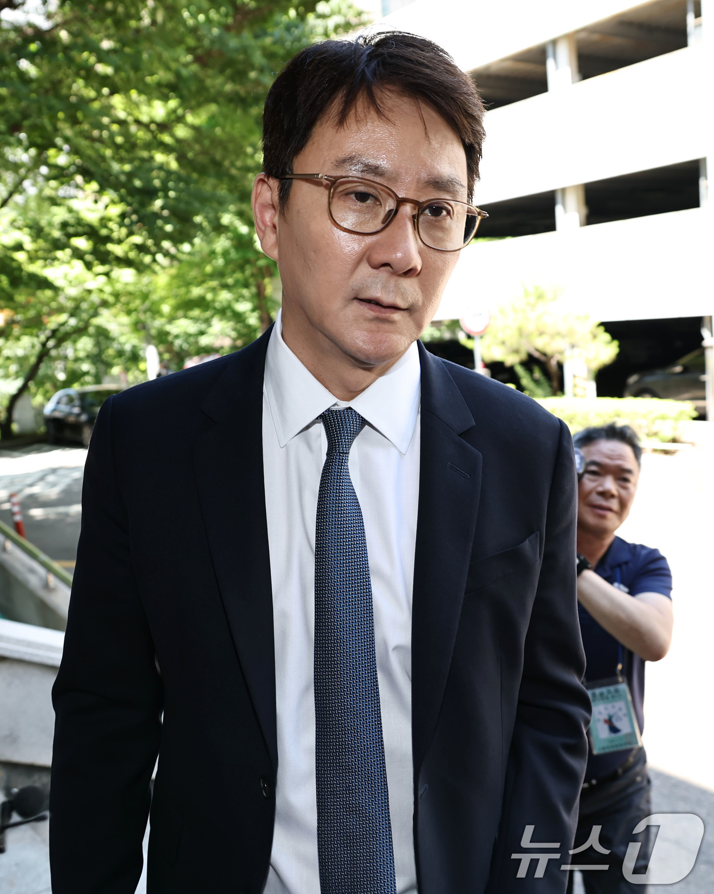 (서울=뉴스1) 안은나 기자 = 전진배 JTBC 대표이사가 23일 서울 서초구 회생법원에서 열린 중앙그룹 계열사 기업 회생신청 대표자 심문기일에 출석하고 있다. (공동취재) 202 …