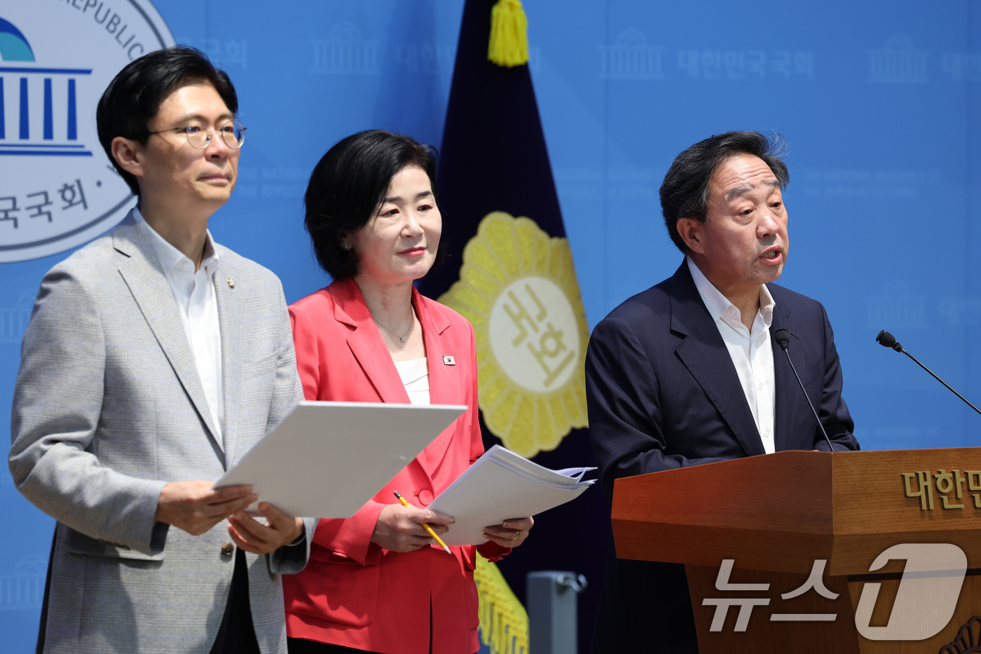 (서울=뉴스1) 신웅수 기자 = 강승규, 김희정, 조정훈 국민의힘 의원이 23일 서울 여의도 국회 소통관에서 한성숙 국무총리 후보자 인사청문회 관련 기자회견을 하고 있다.  202 …