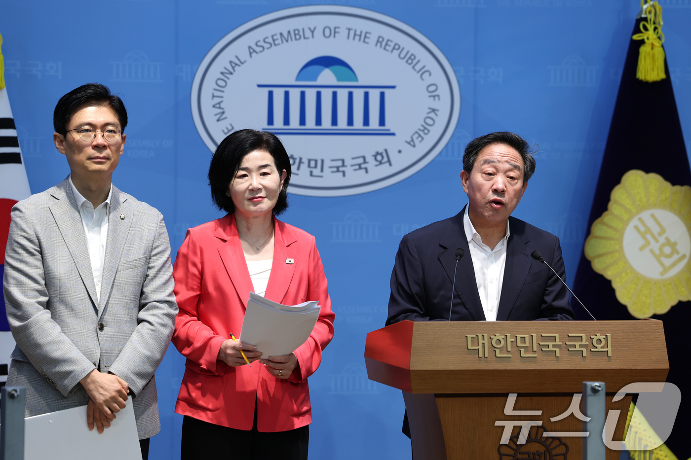 (서울=뉴스1) 신웅수 기자 = 강승규, 김희정, 조정훈 국민의힘 의원이 23일 서울 여의도 국회 소통관에서 한성숙 국무총리 후보자 인사청문회 관련 기자회견을 하고 있다.  202 …