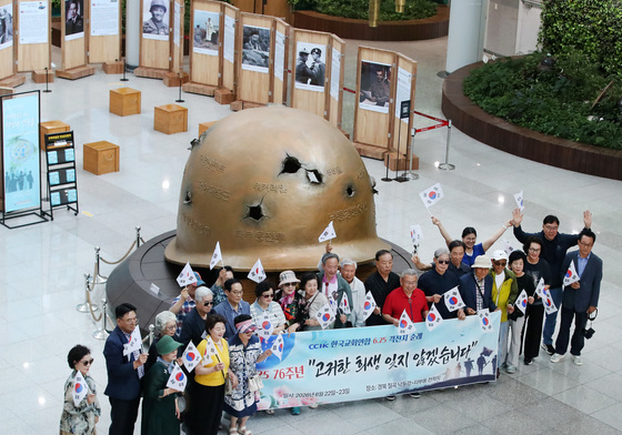 처절했던 낙동강 방어선 전투의 상징 '구멍 난 철모'