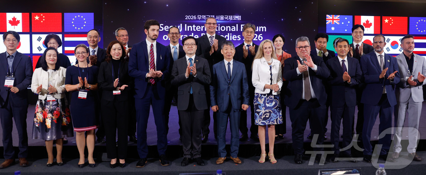 (서울=뉴스1) = 여한구 산업통상부 통상교섭본부장은 23일 서울 코엑스 아셈볼룸에서 세계무역기구(WTO)를 비롯한 미국, 유럽연합(EU), 중국, 일본 등 11개 무역 구제기관 …