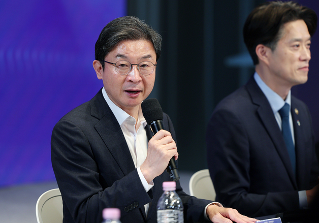 이억원 금융위원장, 스타트업·금융기관 우수 협업 5개 시상