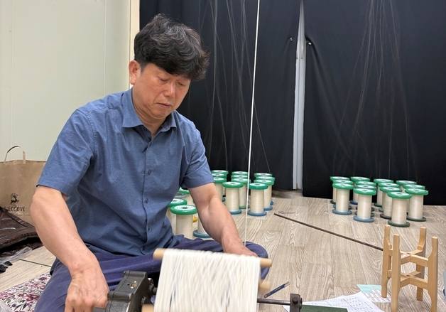 고령 우륵박물관, 26일까지 김동환 명장 가야금 줄 제작 시연