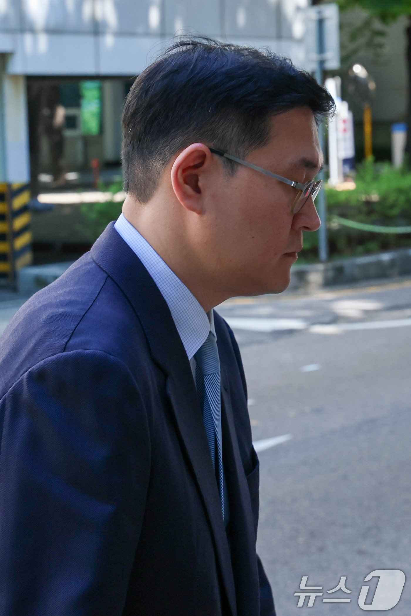 (서울=뉴스1) 안은나 기자 = 홍정인 메가박스중앙 대표이사가 23일 서울 서초구 회생법원에서 열린 중앙그룹 계열사 기업 회생신청 대표자 심문기일에 출석하고 있다. 2026.6.2 …