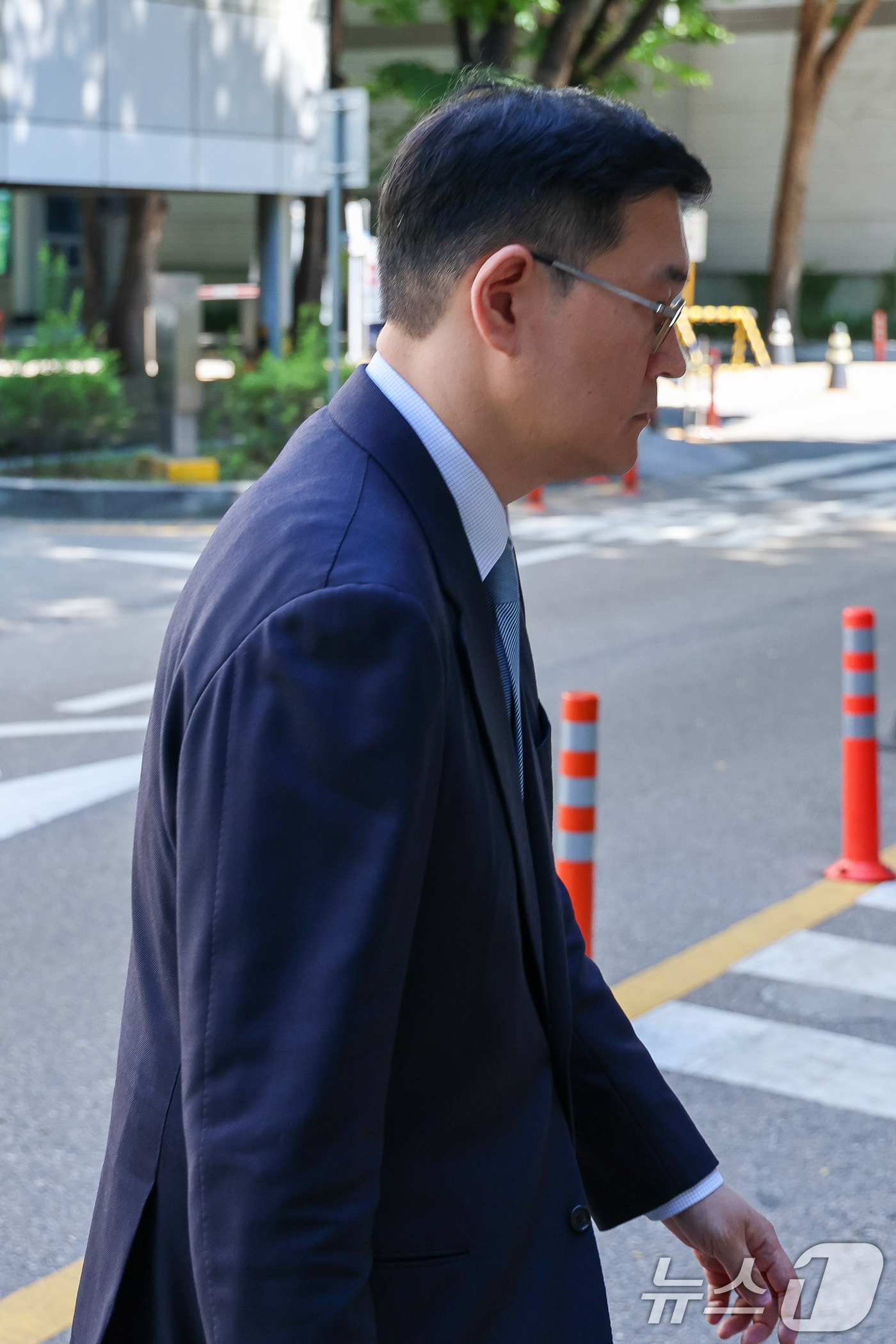 (서울=뉴스1) 안은나 기자 = 홍정인 메가박스중앙 대표이사가 23일 서울 서초구 회생법원에서 열린 중앙그룹 계열사 기업 회생신청 대표자 심문기일에 출석하고 있다. 2026.6.2 …
