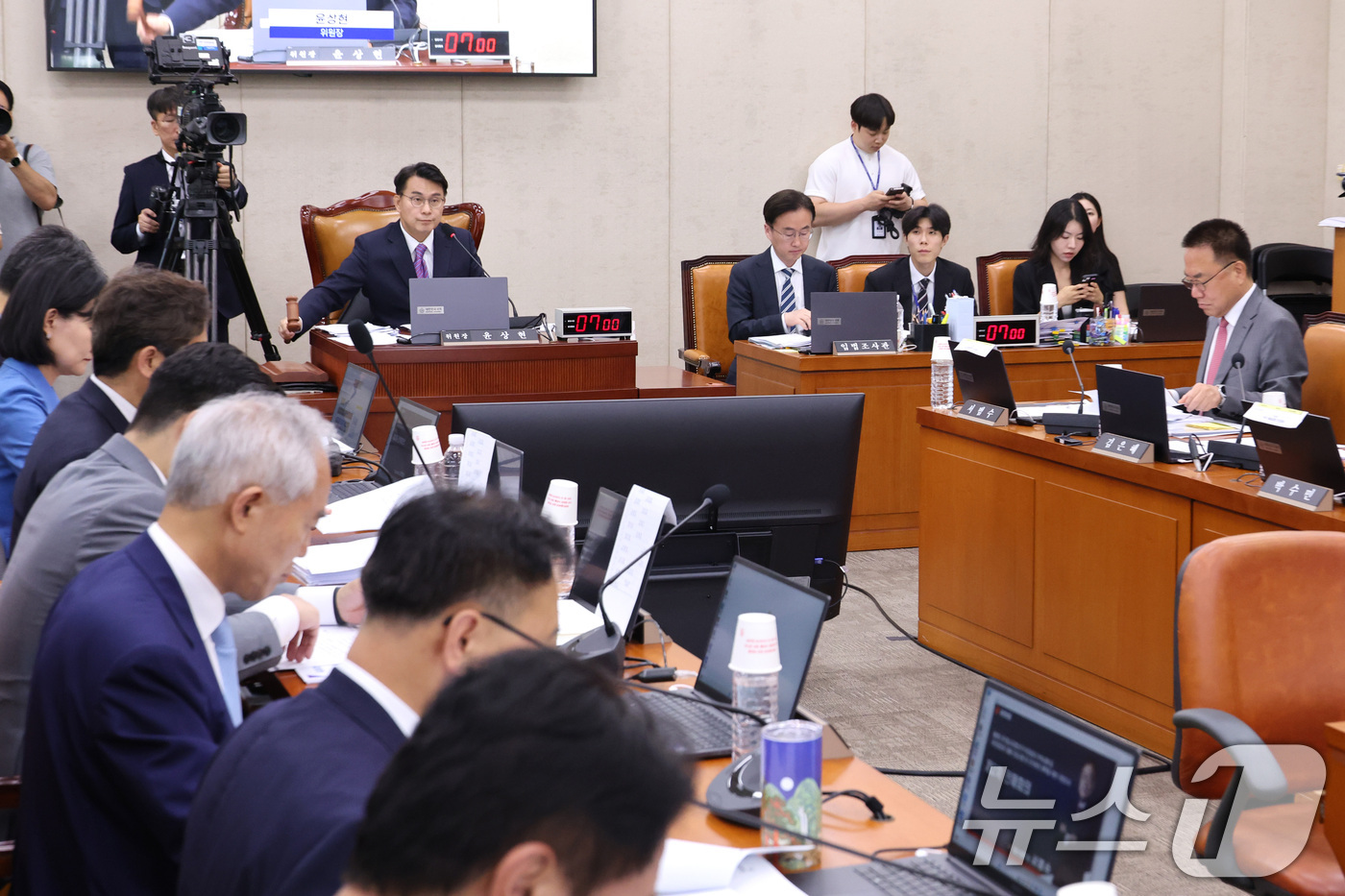 (서울=뉴스1) 신웅수 기자 = 윤상현 위원장이 23일 서울 여의도 국회에서 열린 제9회전국동시지방선거투표용지부족 사태 등 국민참정권침해진상규명 및 선거관리개혁을 위한 국정조사 특 …
