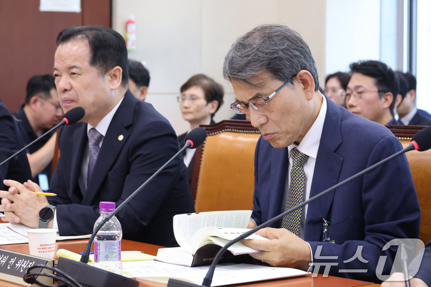 (서울=뉴스1) 신웅수 기자 = 노태악 전 중앙선거관리위원장이 23일 서울 여의도 국회에서 열린 제9회전국동시지방선거투표용지부족 사태 등 국민참정권침해진상규명 및 선거관리개혁을 위 …