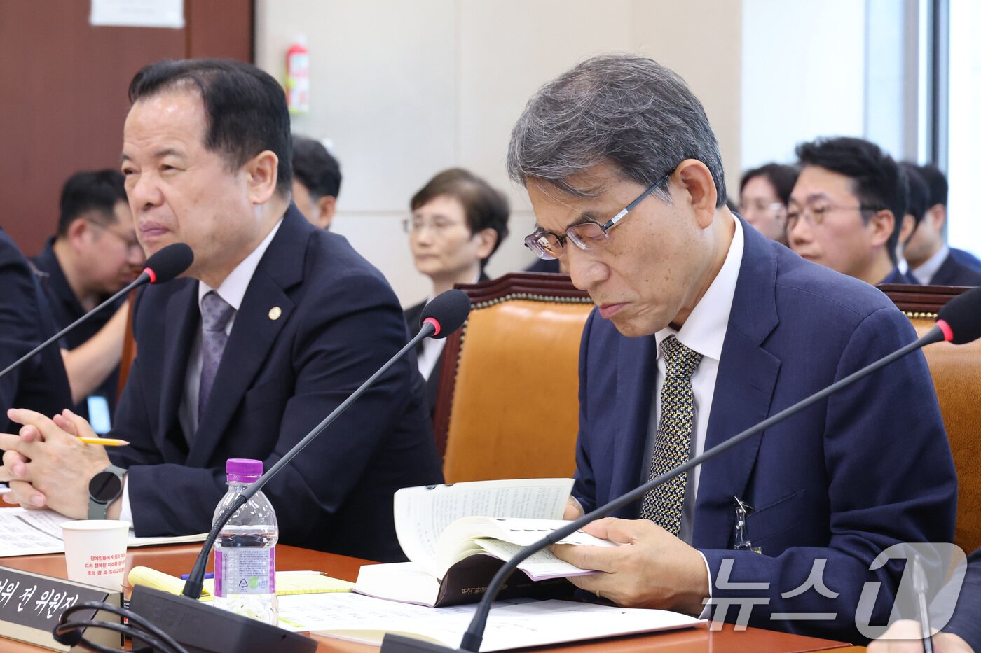 본문 이미지 - 노태악 전 중앙선거관리위원장이 23일 서울 여의도 국회에서 열린 제9회전국동시지방선거투표용지부족 사태 등 국민참정권침해진상규명 및 선거관리개혁을 위한 국정조사 특별위원회에서 의원 질의에 답변하고 있다. 2026.6.23 ⓒ 뉴스1 신웅수 기자