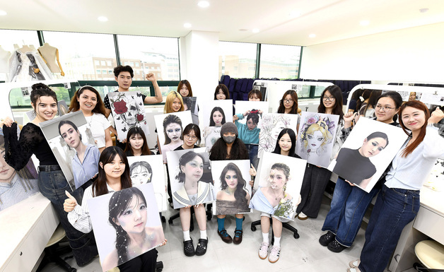 "K-뷰티 전문가 꿈 키운다" 영진전문대, 외국인 유학생 품평회