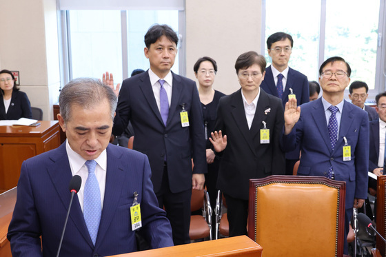 오전 국조특위 불출석한 증인들의 증인 선서