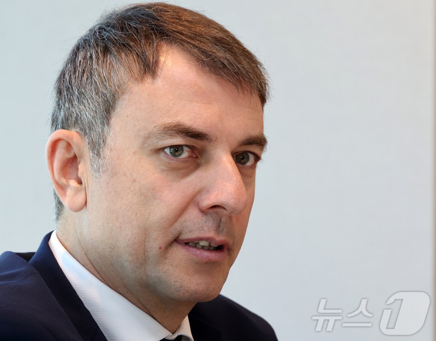 본문 이미지 - 바실리스 가젤리스 필립모리스 인터내셔널 동아시아·호주 및 글로벌 사업부 총괄 사장이 23일 서울 영등포구 여의도 한국필립모리스 여의도 본사에서 뉴스1과 인터뷰를 하고 있다. 2026.6.23 ⓒ 뉴스1 김진환 기자