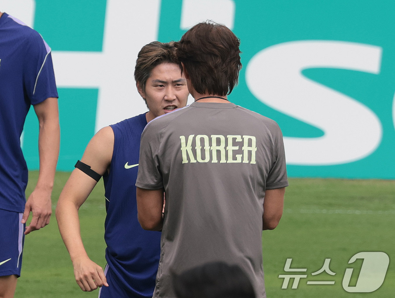 (몬테레이(멕시코)=뉴스1) 박지혜 기자 = 대한민국 축구 국가대표팀 홍명보 감독이 23일(현지시간) 멕시코 몬테레이 유니버시티 스타디움에서 남아공과 조별리그 최종전을 앞두고 훈련 …