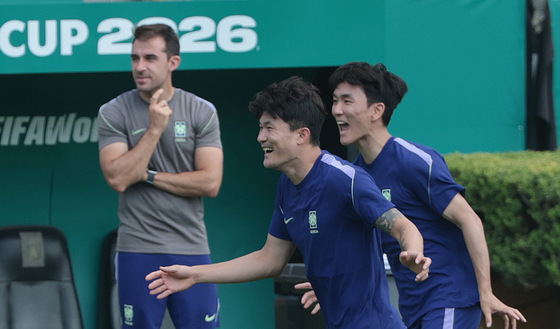 훈련하는 김민재와 황인범
