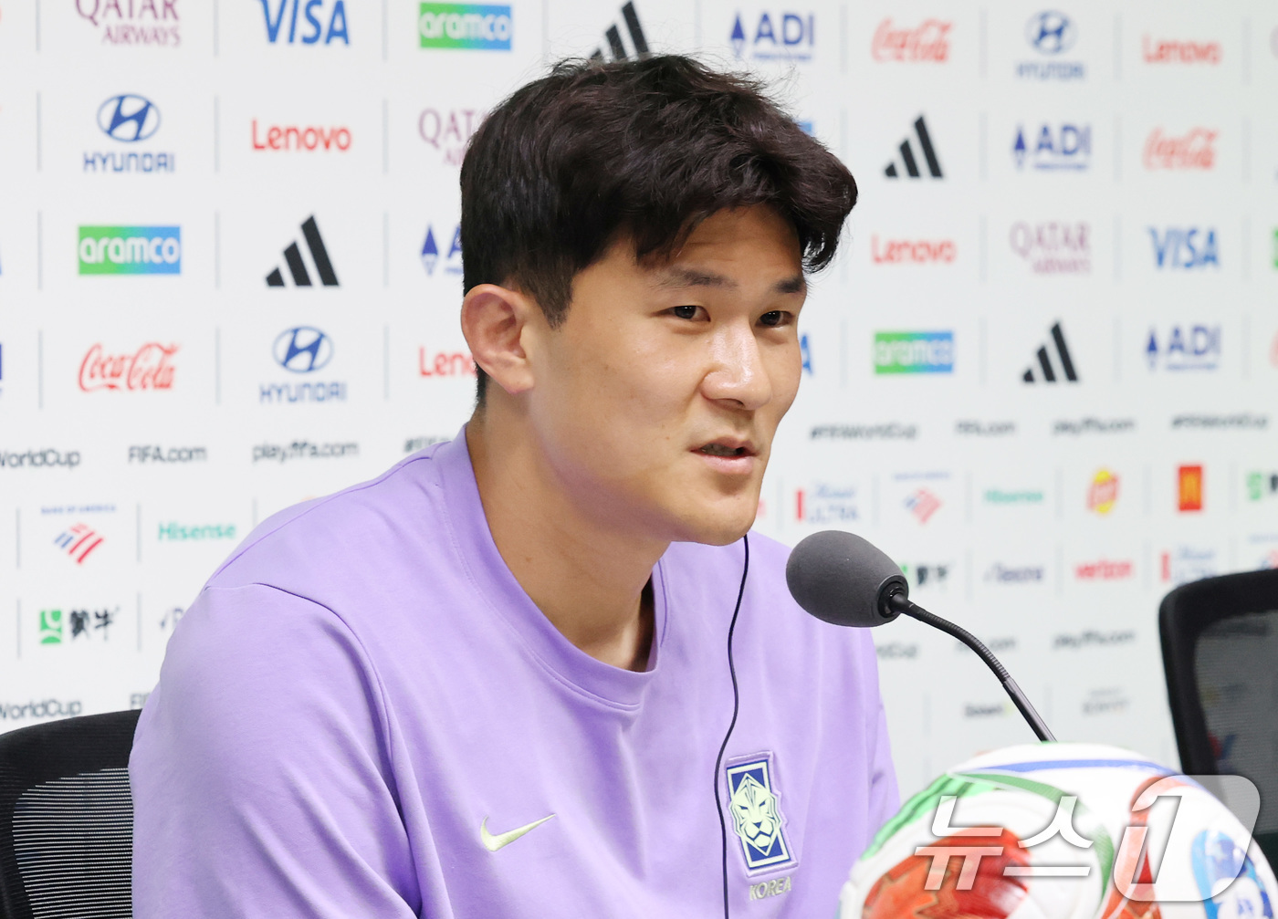 (몬테레이(멕시코)=뉴스1) 임세영 기자 = 대한민국 축구대표팀 김민재가 23일(현지시간) 멕시코 누에보 레온주 몬테레이 스타디움에서 열린 대한민국 공식 기자회견에서 취재진의 질문 …