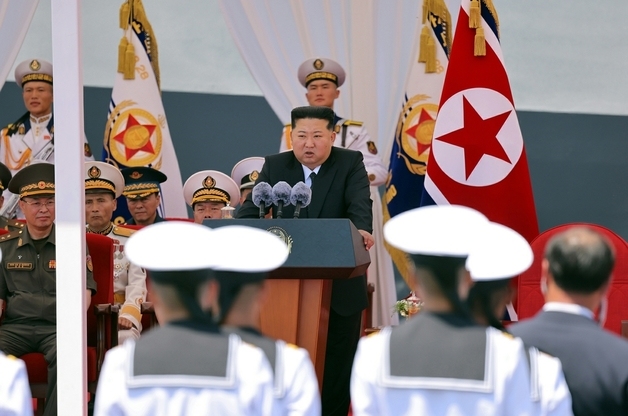北, 작년 진수한 새 구축함 '최현'호 취역…"해군 핵무장화 추진"
