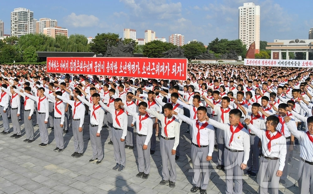 (평양 노동신문=뉴스1) = 북한 노동당 기관지 노동신문은 24일 "우리 인민의 마음속에 영원히 아물지 않는 원한의 상처를 남겼으며 오늘도 우리 공화국을 겨냥한 침략 전쟁 연습에 …
