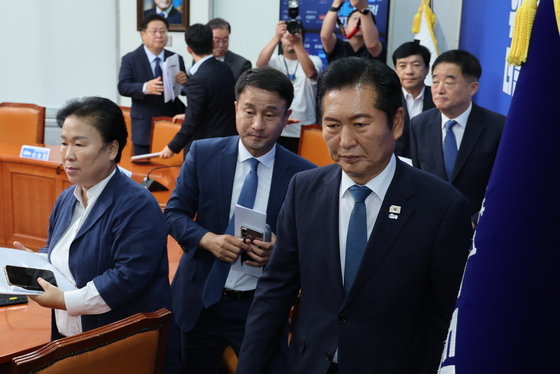 정청래 사퇴 직전에도 신경전…"책임지는 게 기본" 비판에 친청계는 엄호