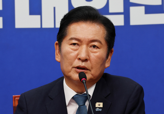 당 대표 사퇴 발표하는 정청래 대표